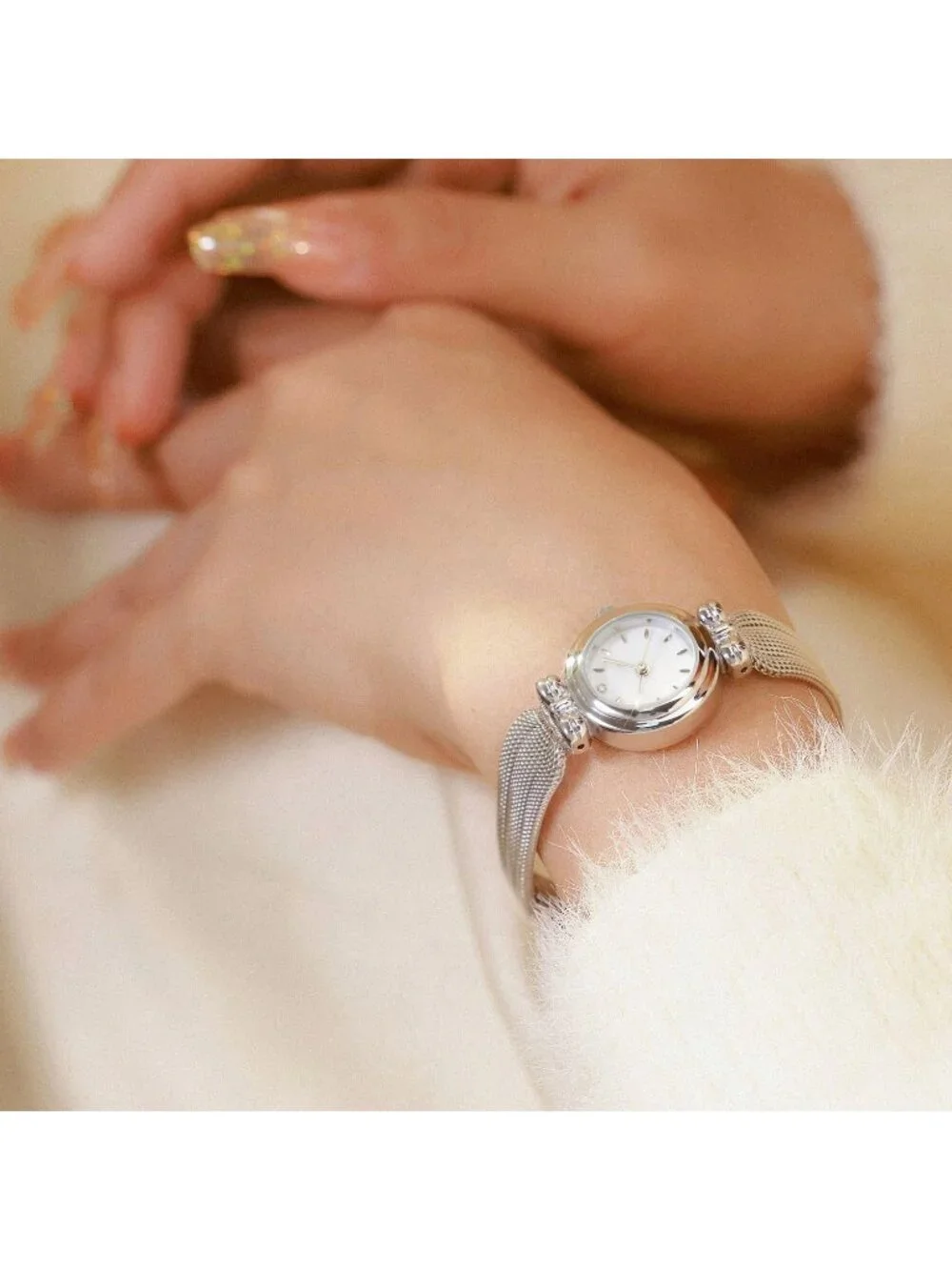 Women's Silver Stainless Steel Mesh Strap Elegant Ladies Quartz Wrist Watch